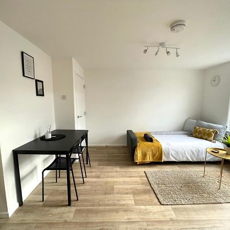 Spacious Coastal Stay In Central Location בורנמות' מראה חיצוני תמונה