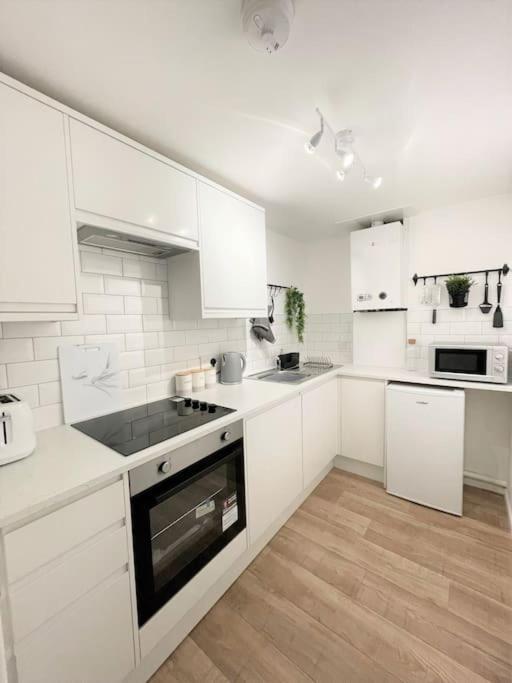Spacious Coastal Stay In Central Location בורנמות' מראה חיצוני תמונה